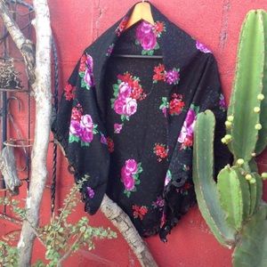 ⚡️FINAL PRICE⚡️ Vintage 1970s Floral Shawl